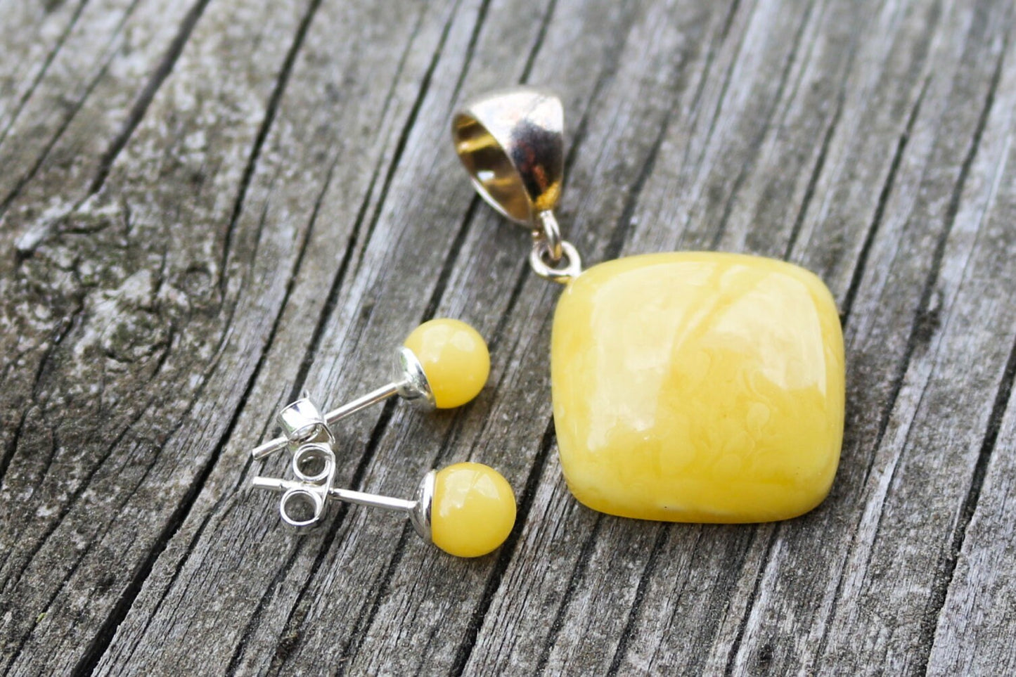 Baltic Amber Jewelry Set Butterscotch Round Pendant and Stud Ball Earrings 4.9 gram 925 Silver