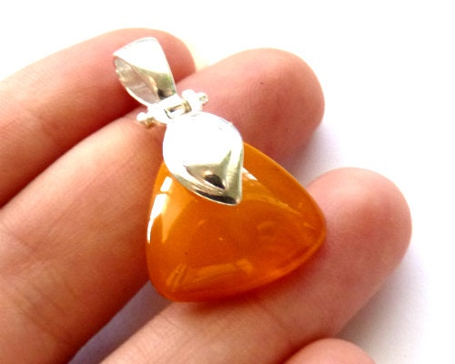 Baltic Amber Pendant Antique Butterscotch Yolk Caramel 1.3" 3.7 gram 925 Silver